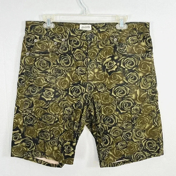 The Kennedy Denim Co Mens Green Printed Stone Rose Bermuda Shorts‎ Size 32 - Picture 1 of 11